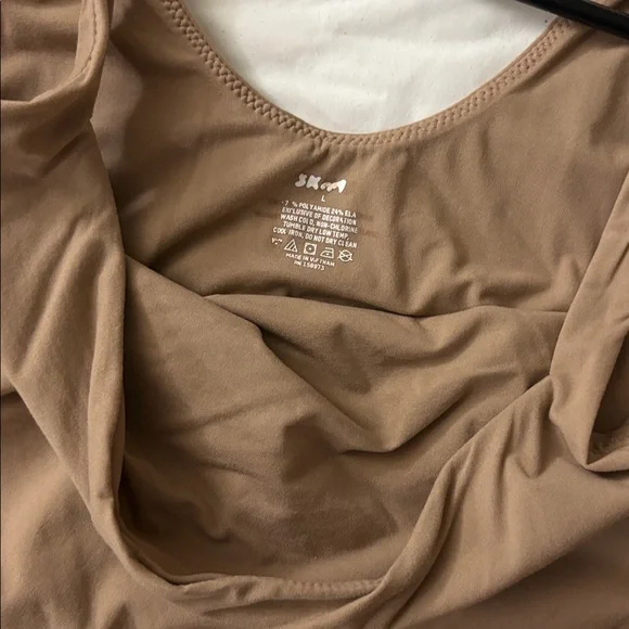 TWO SKIMS fits everybody square neck bodysuits - Picture 3 of 5